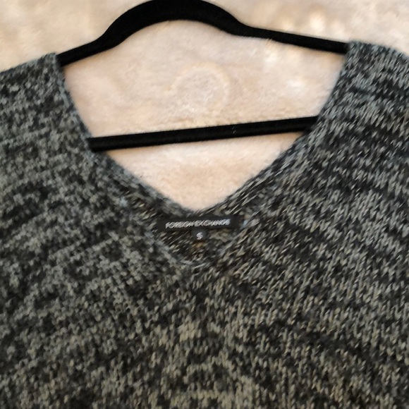 Over size v-neck sweater - Picture 4 of 4